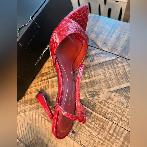Seraphine Stiletto Heels from Fashion Nova - Burgundy 👠 - Picture 10 of 10